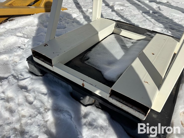 friesen-seed-tote-bag-lift-image-7