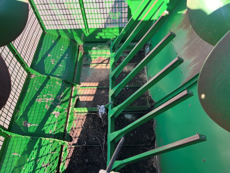 2004-john-deere-7460-image-24