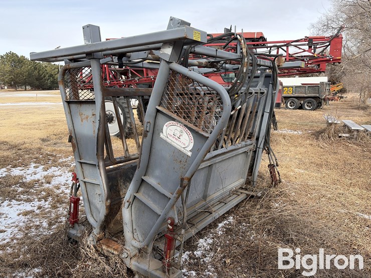 bowman-hydraulic-cattle-chute-image-1