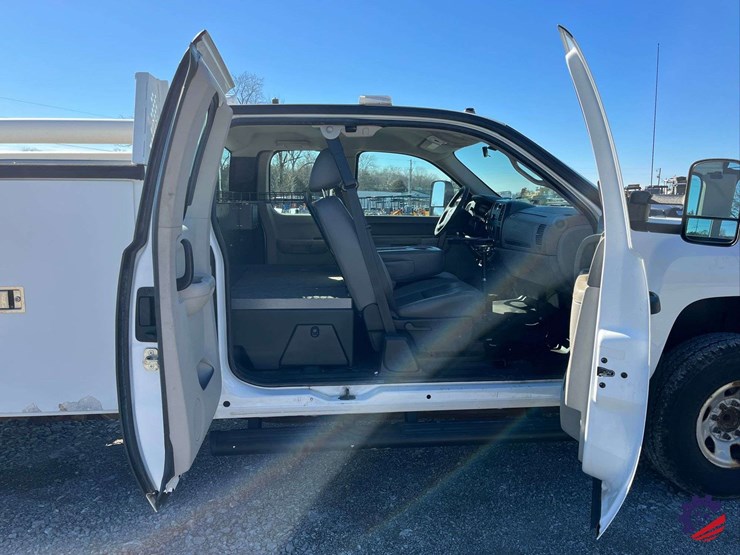 2010-chevrolet-silverado-s/a-service-truck-image-50