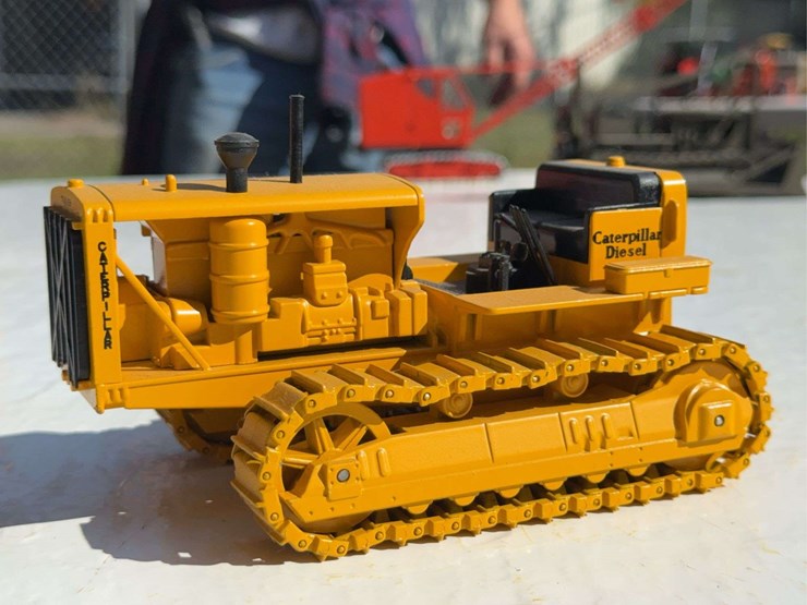 caterpillar-25-image-1