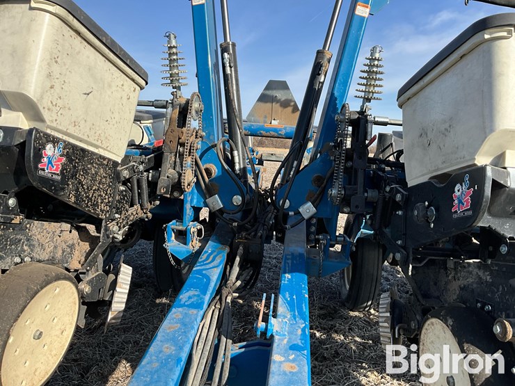 2010-kinze-3200-image-9