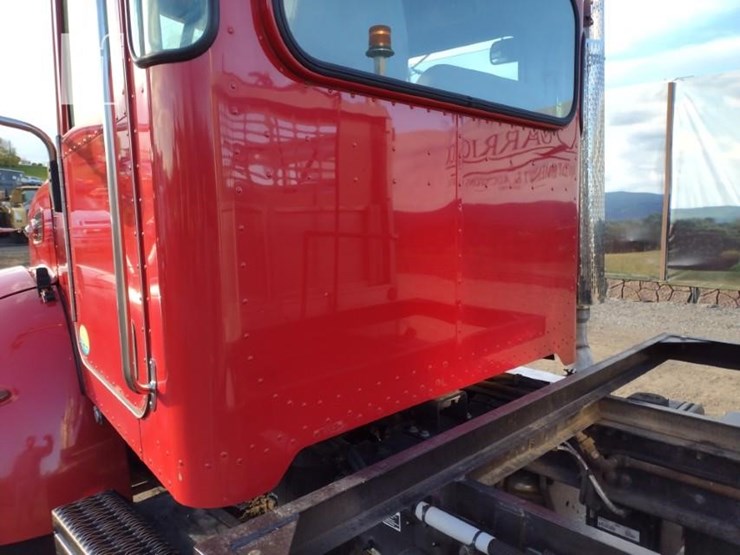 peterbilt-330-image-31