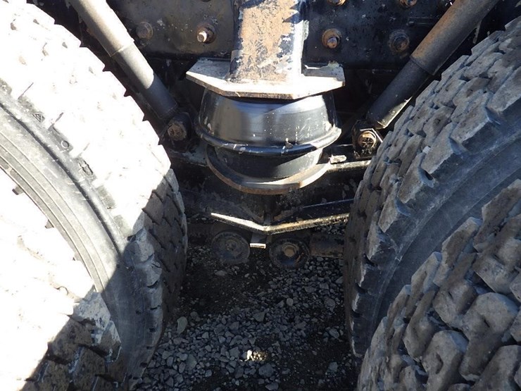 1999-freightliner-fl112-image-18