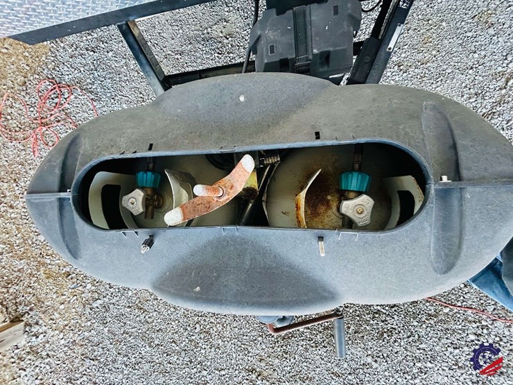 2011-keystone-hornet-platinum-31rbds-t/a-camper-trailer-image-17