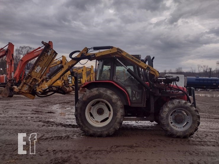 2002-massey-ferguson-4233-image-3