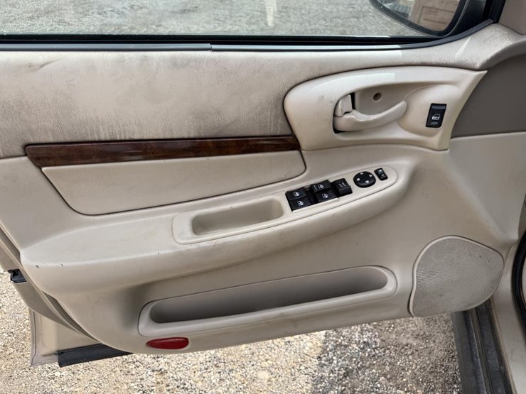 #74-•-2004-chevrolet-impala-image-15