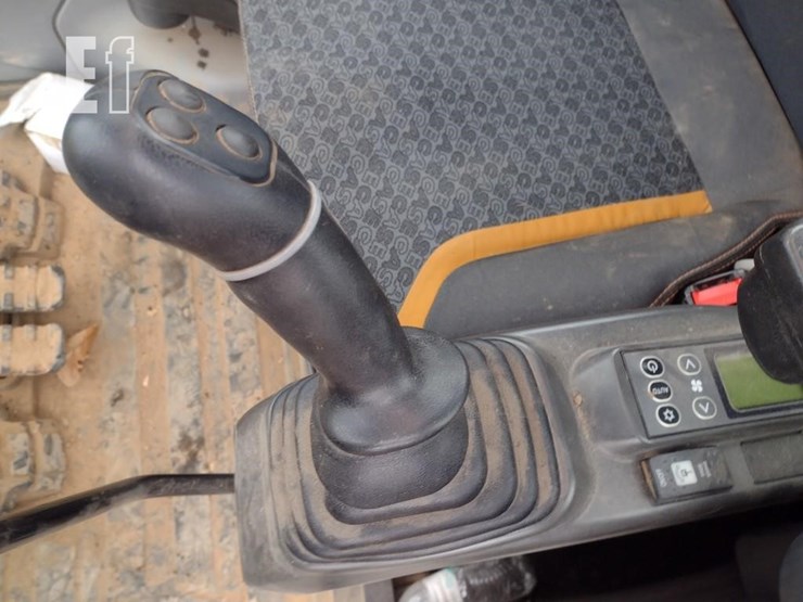 2022-case-cx145d-msr-image-12