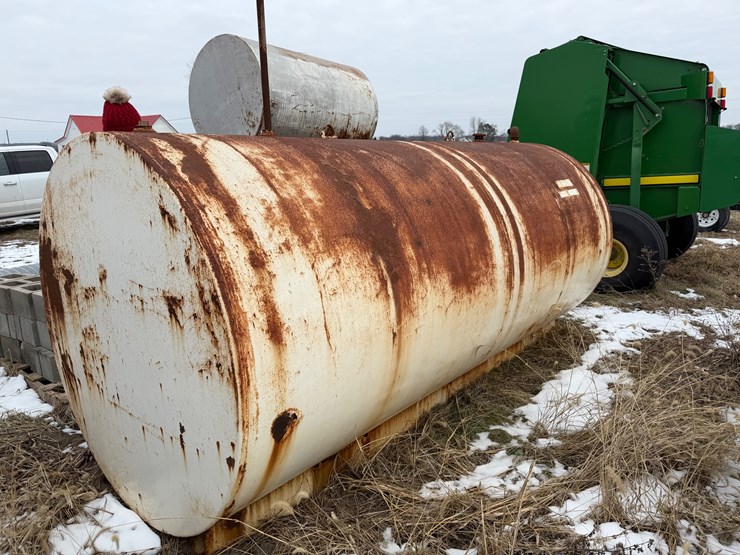 #1010-•-1000-gal-fuel-tank-image-3