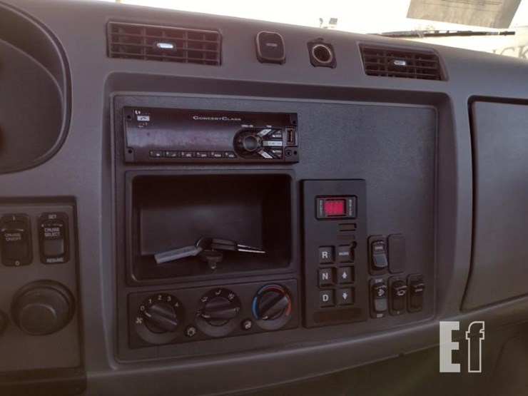 peterbilt-330-image-11