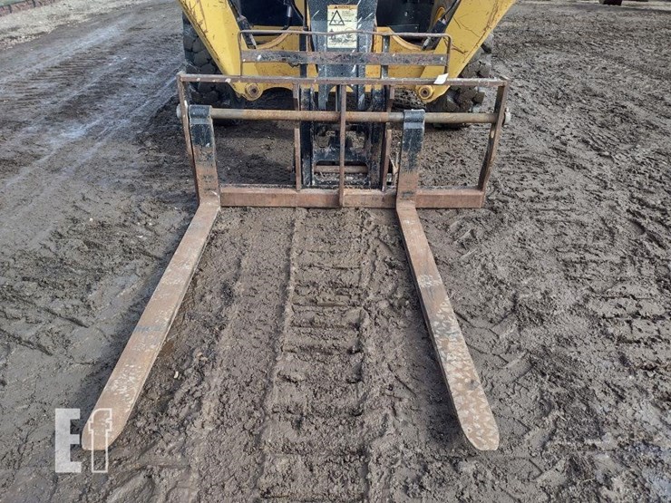 2019-caterpillar-tl1055d-image-14