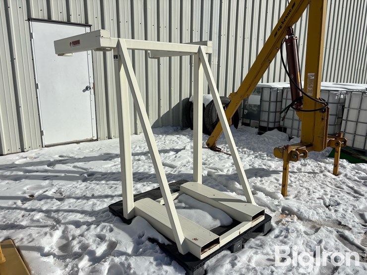 friesen-seed-tote-bag-lift-image-3