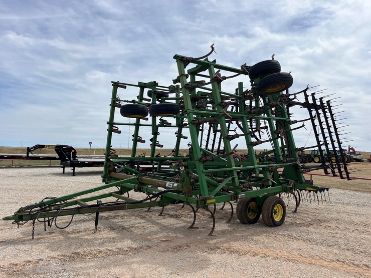 2005-john-deere-2210-image-1