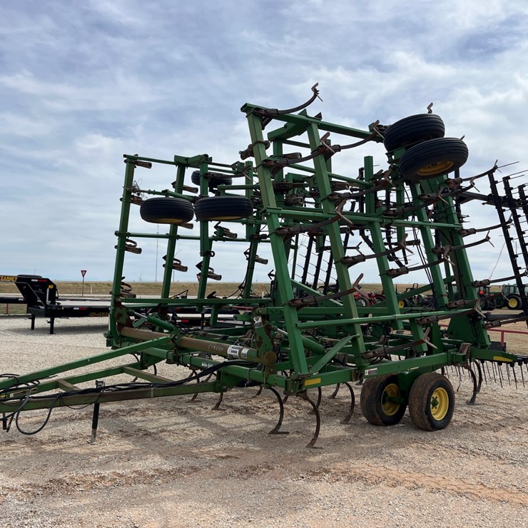 2005 JOHN DEERE 2210