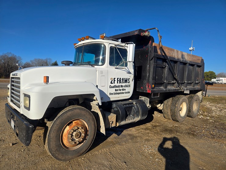 1999-mack-rd690s-image-4