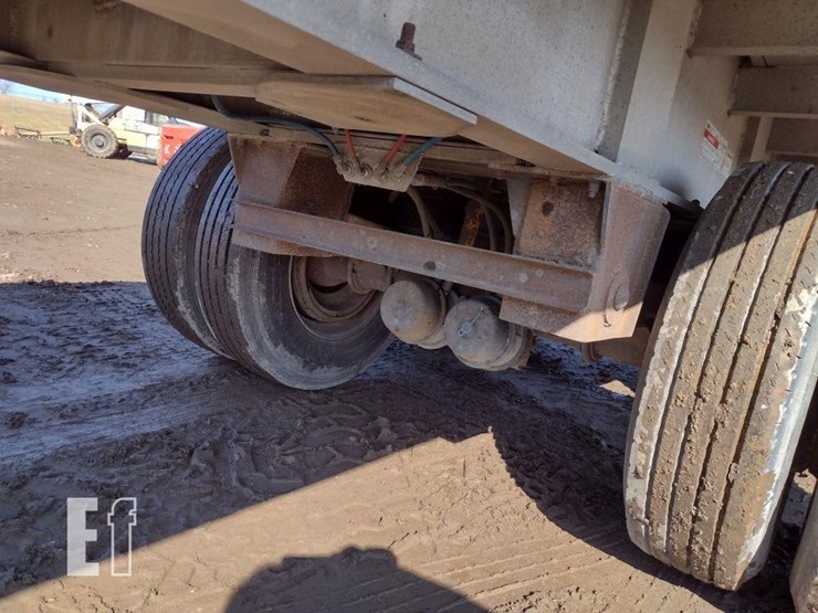 93-ravens-trailer^title^-image-7