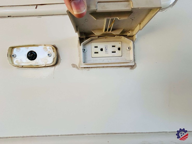 2011-keystone-hornet-platinum-31rbds-t/a-camper-trailer-image-31