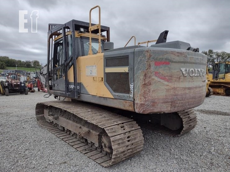 2015-volvo-ec220e-lr-image-58