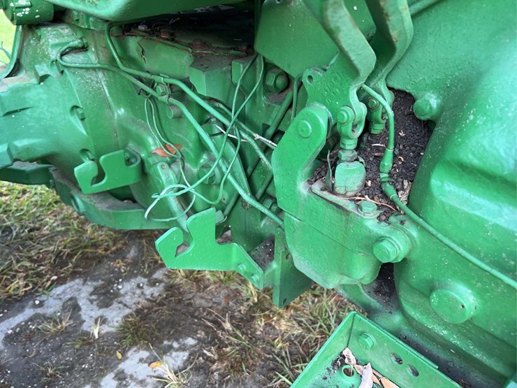 john-deere-3020-image-34