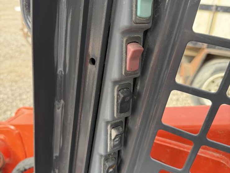 kubota-ssv75-image-15