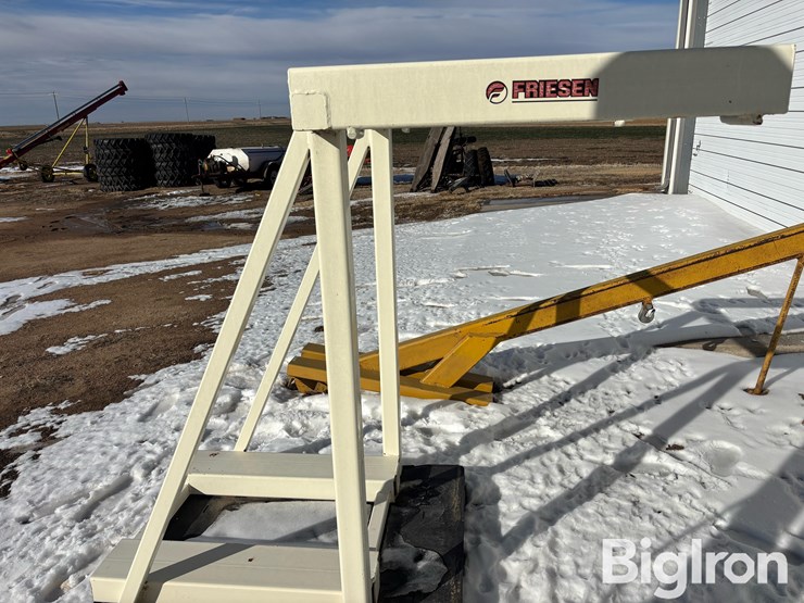 friesen-seed-tote-bag-lift-image-8