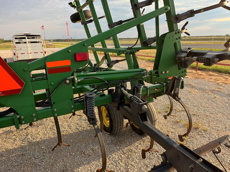 2004-john-deere-2210-image-14