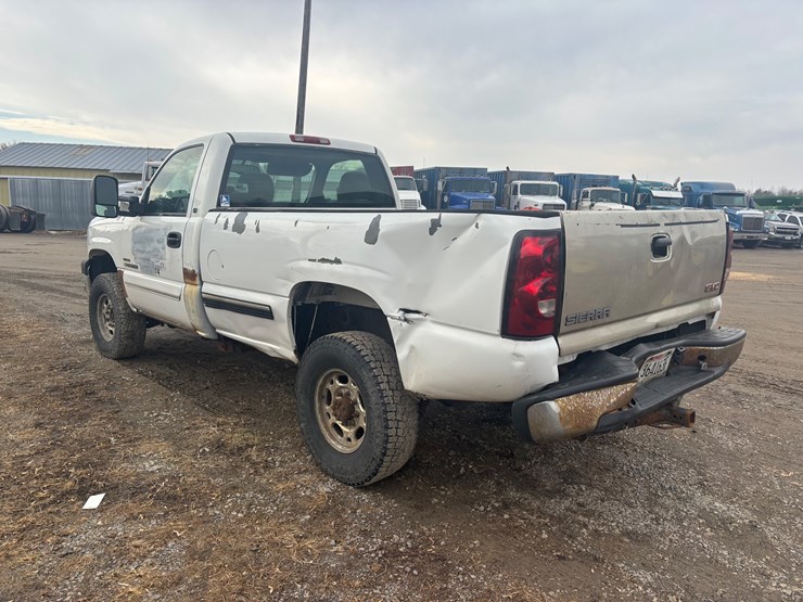 2004-chevrolet-2500-image-3