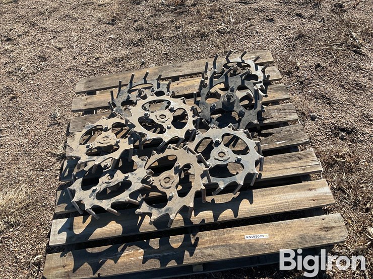 planter-closing-wheels-image-12