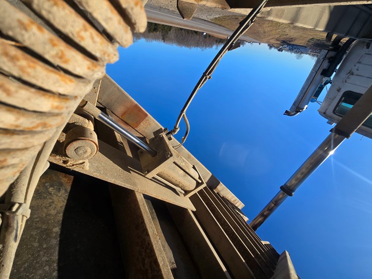 1999-mack-rd690s-image-48