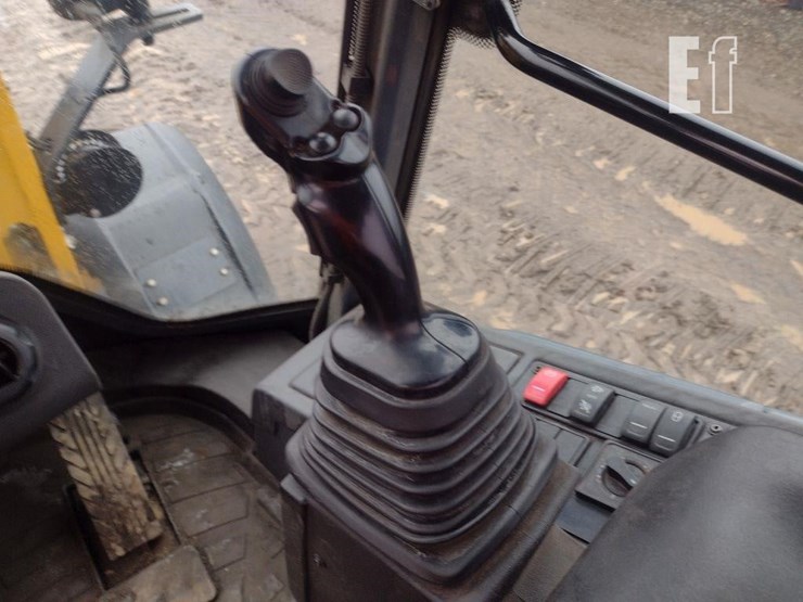 2019-deere-324l-image-9