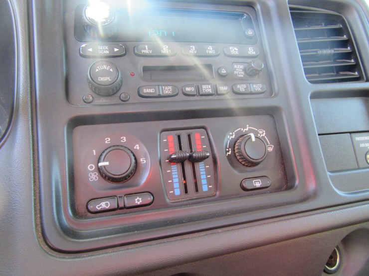 2004-chevrolet-2500-image-33