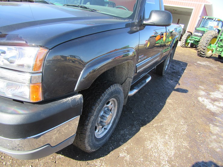 2004-chevrolet-2500-image-6