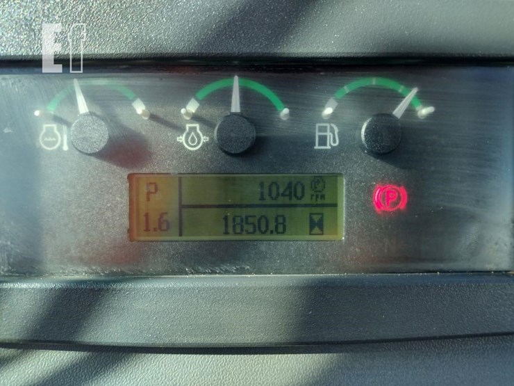 2021-deere-650k-lgp-image-6