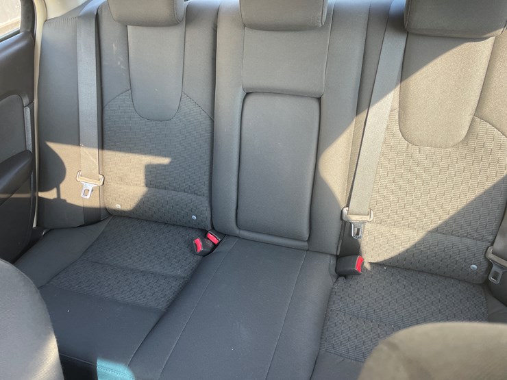 #2028-•-2010-ford-fusion-se-sedan-(with-wi-title)-image-18