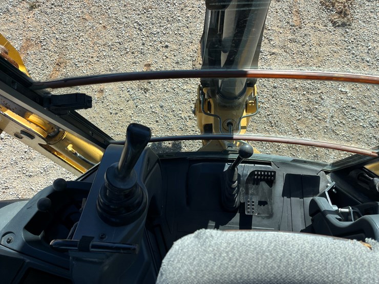 2012-deere-310s-image-27