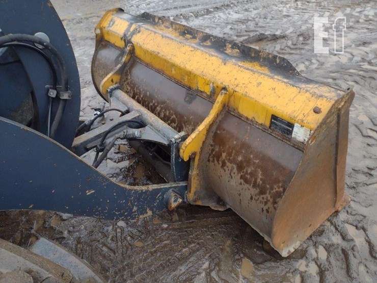 2019-deere-324l-image-17