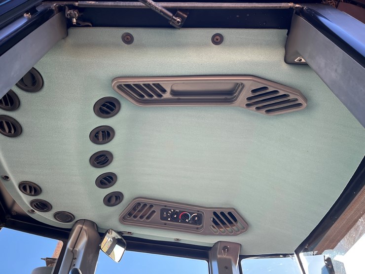 2004-versatile-2360-image-22