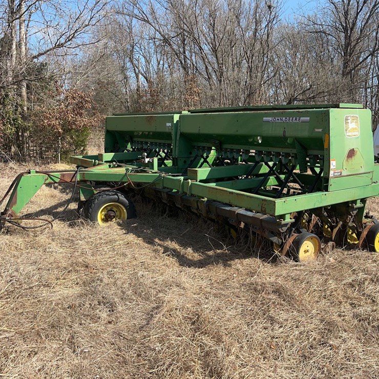JOHN DEERE 750