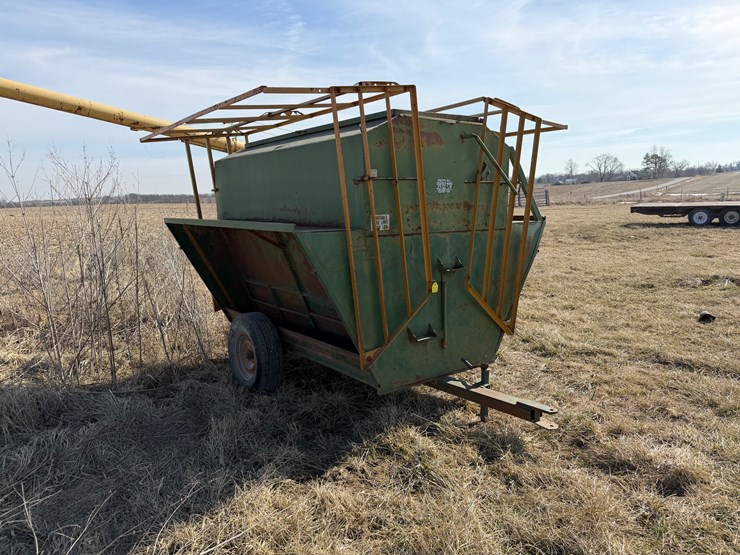 #1073-•-calf-creep-feeder-image-1