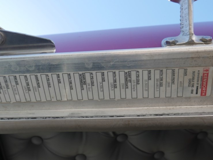 2018-kenworth-w900-image-35