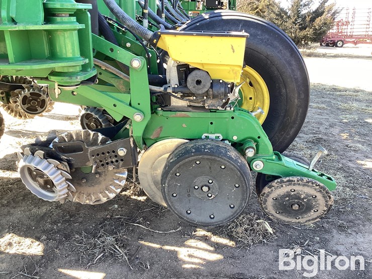 2014-john-deere-1775nt-image-11