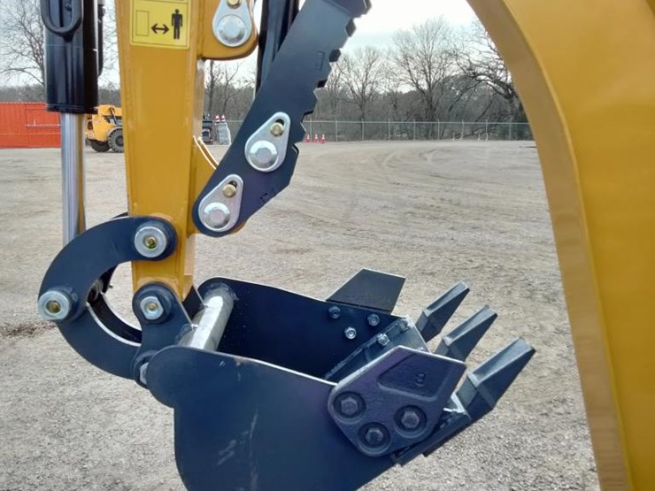 #51-•-mini-excavator---yanmar-diesel-(sdle20)-image-3