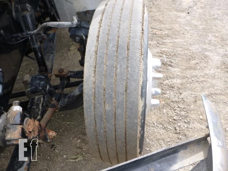 2000-peterbilt-330-image-21