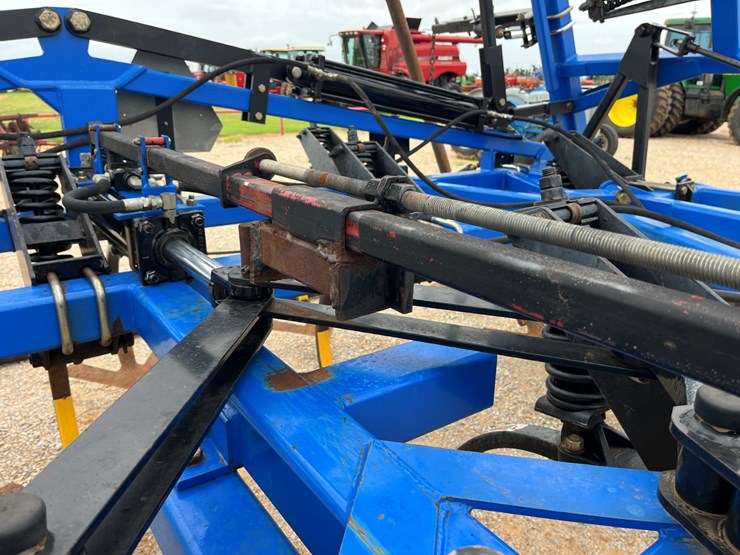 2015-new-holland-st830-image-10