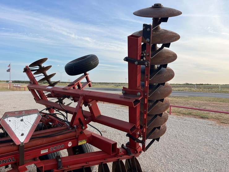 case-ih-3900-image-11