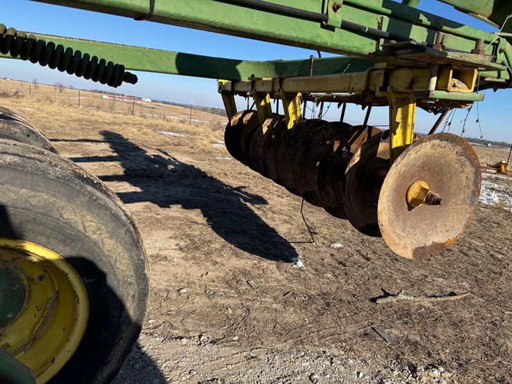 john-deere-220-image-8