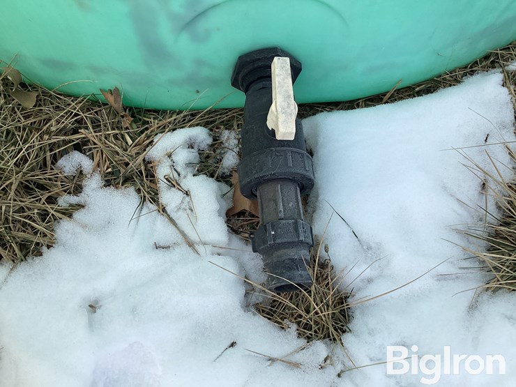 1,500-gallon-water/liquid-fertilizer-vertical-tank-image-12