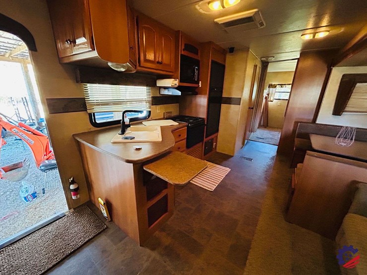 2011-keystone-hornet-platinum-31rbds-t/a-camper-trailer-image-60