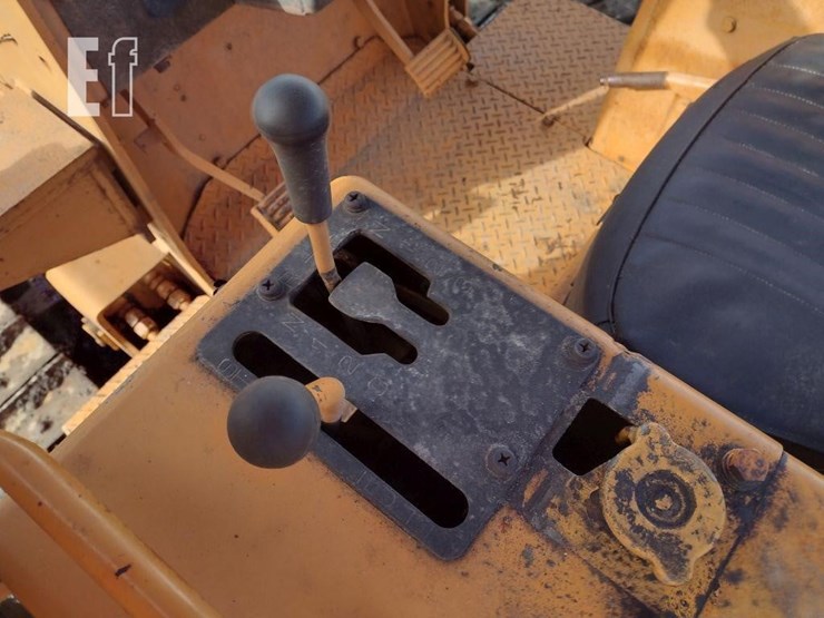 komatsu-d31a-17-image-10