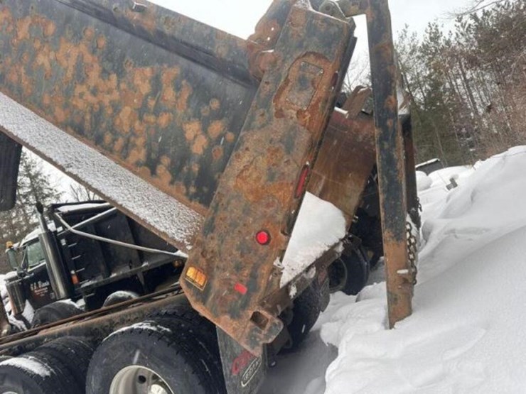 2018-freightliner-114sd-image-8